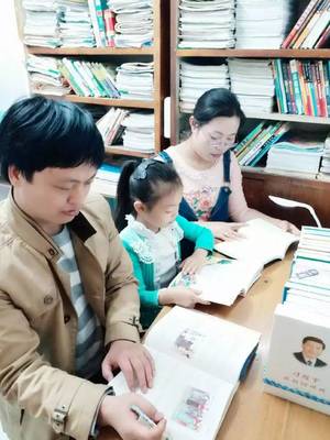 书香家庭读书情况简介
